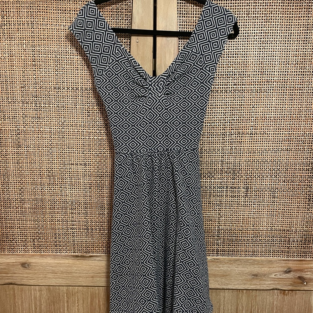 Anthropology 9-h15-Stcl, navy and white dress